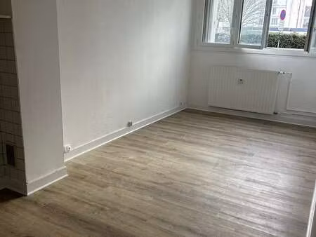 location appartement 3 pièces à la flèche (72200) : à louer 3 pièces / 36m² la flèche