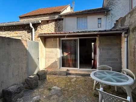 maison de village avec cour 3 chambres