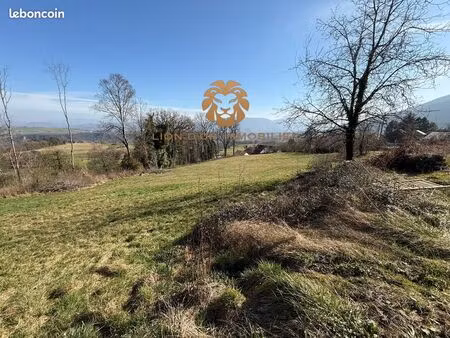 terrain 1078 m² chanay