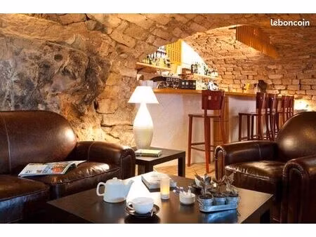 local hôtel  restaurant 2 500 m²