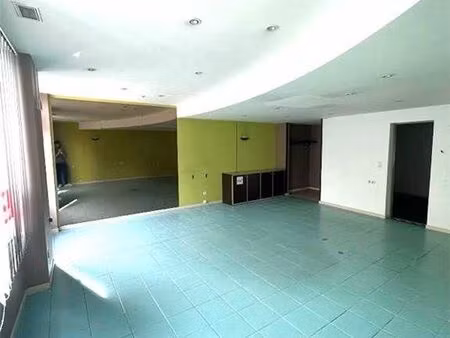 local commercial 63 m²