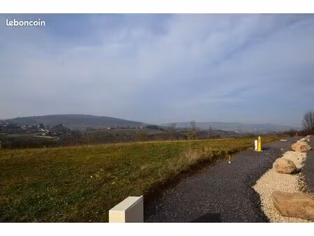 terrain 823 m² berze la ville