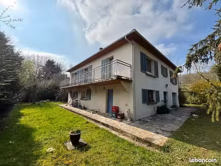 maison 9 pièces 236 m²