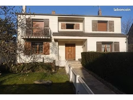 maison 9 pièces 240 m²