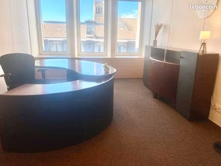 bureau 19m2 - coworking en centre ville d'agen - tout inclus ?