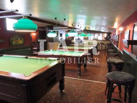 vente bureaux et commerces à argentan (61200) : à vendre / 200m² argentan