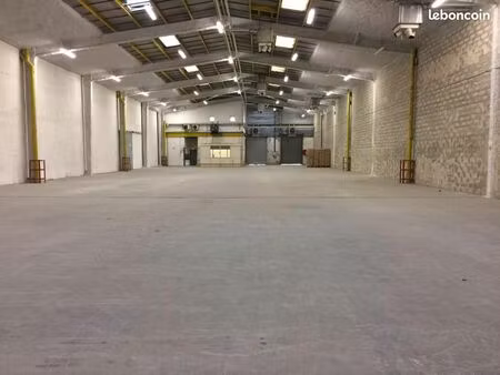 local d'activité 750 m²