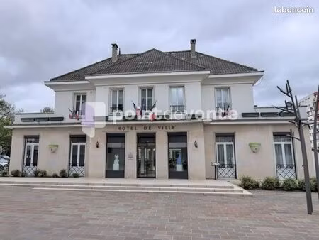 local commercial 650 m²