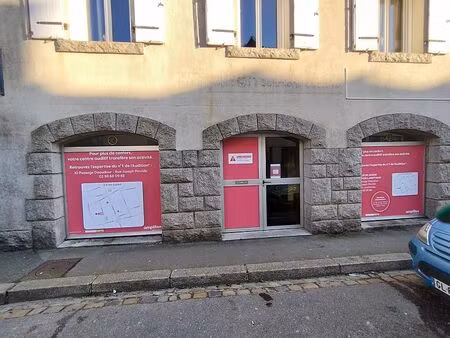 location commerce landivisiau 82 m²