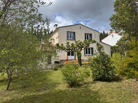 quartier calme  proche des commodités  charmante et grande m