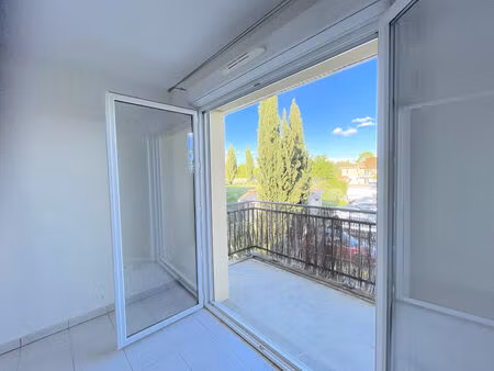 a louer appartement 2 pièces avec balcon - secteur saint quentin de baron