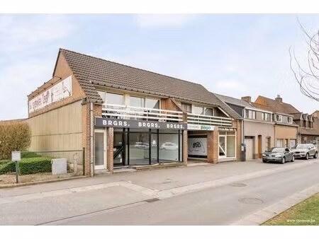 bâtiment avec 2 appartement et 2 magasin à waregem