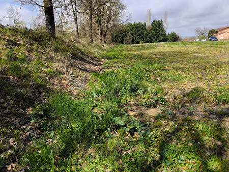 giroussens terrain à bâtir plat de 648 m2 proche du village