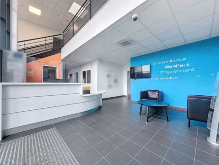 local professionnel à louer parcay meslay 7 pièce(s) 143m2 1 145€/mois ht/hc