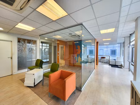 location local commercial 242m2 toulon 83000 - 3400 € - surface privée