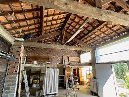 barriere de paris  hangar avec jardin.