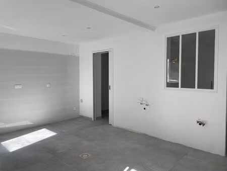 location commerce 43 m² à la roque-d’anthéron (13640)