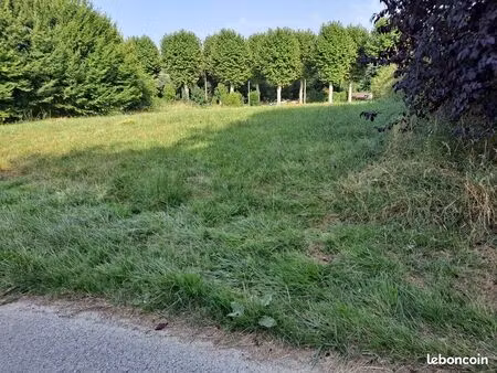 terrain constructible de 1672 m2 à escosse 09100