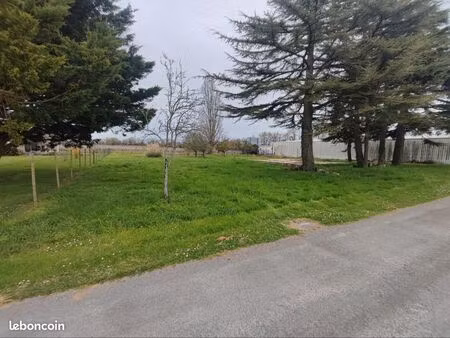 terrain 2100 m2 zone ah