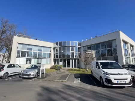 425 m² 1 ier etage bureaux proximite aeroport et tram