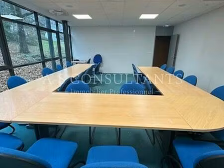 location bureau 55 m² à voiron (38500)