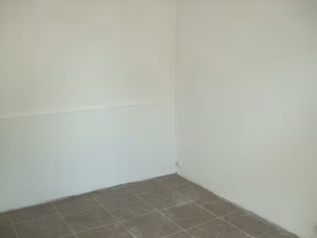 location commerce 1 pièce 50 m² à la farlède (83210)