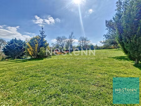 terrain constructible  joliment arboré  dans un quartier calme à 5 minutes de villeneuve-l