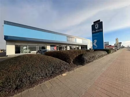 espace commercial à un excellent emplacement sur la a12!