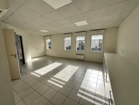 location bureau 89 m² à angers (49000)