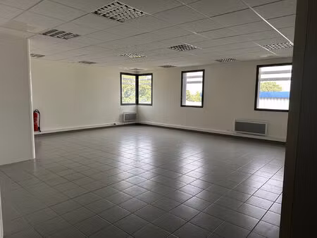 location bureau 53 m² à bouchemaine (49080)