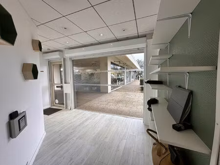 location commerce 34 m² à avrillé (49240)