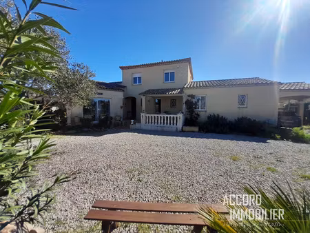 villa de 140 m2 habitable sur 2045 m2 de jardin avec piscine