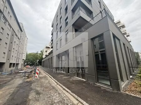 location commerce 153 m² à villeurbanne (69100)