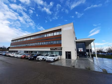 location bureau isneauville 402 m²