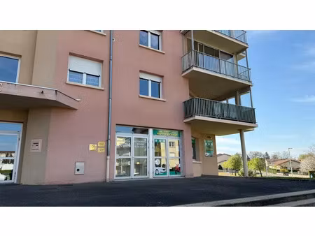 local commercial 33 m² - centre-ville de peronnas