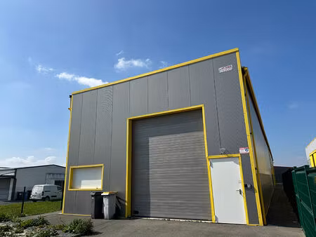 location local commercial  210.00m²  pont