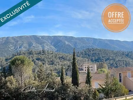 immeuble de caractére dans le village de vauvenargues