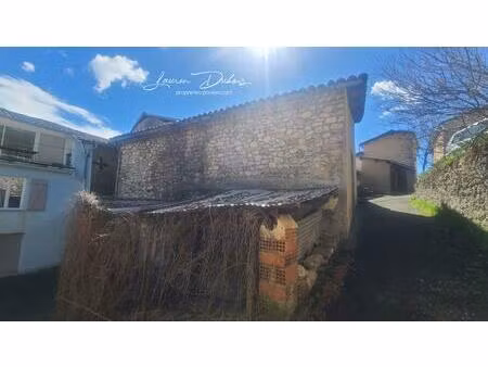 ancienne ecurie à restaurer