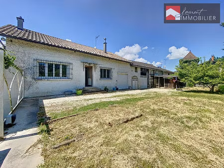 maison avec fort potentiel  dépendances et piscine - proche pont de vaux