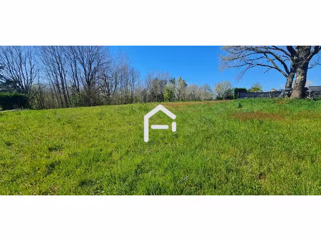 très beau terrain sur les hauteurs d'objat !