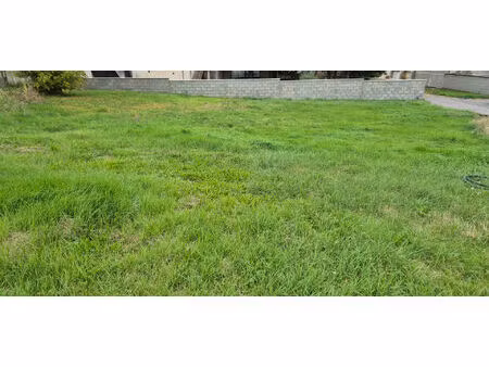 terrain saint prim 740 m2