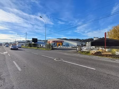 location local commercial