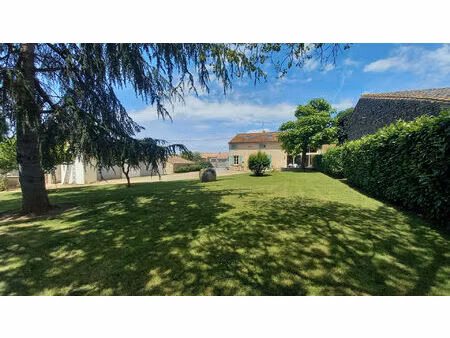 maison en pierre aigondigne