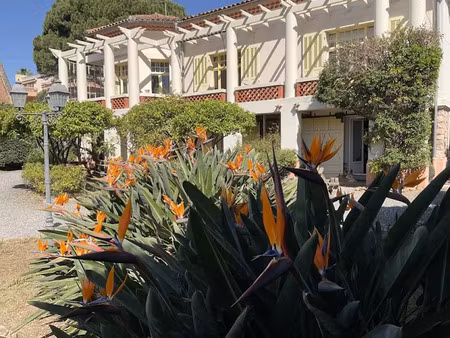 location meublée appartement 3 pièces 50 m² à hyeres (83400)  850 €