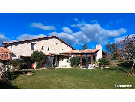 maison 9 pièces 329 m²