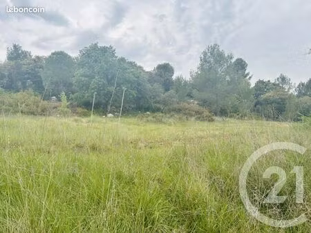 terrain 2 380 m² galargues