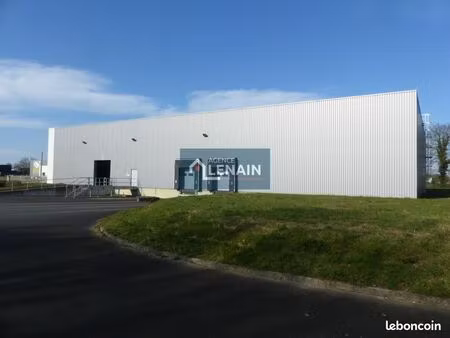 local logistique 1 800 m²