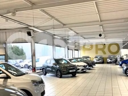 local commercial 2 900 m²