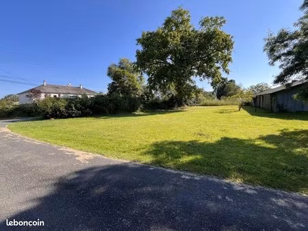 terrain 1640 m² loireauxence