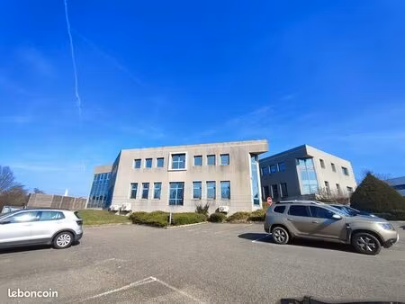 local bureaux 220 m²